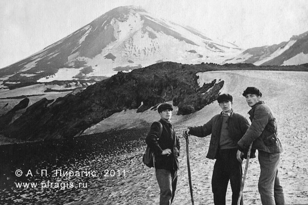Восхождение на Авачинский вулкан. Слева направо: Георгий Пюкке, Геннадий Кувакин, Александр Пирагис. 1963 год
